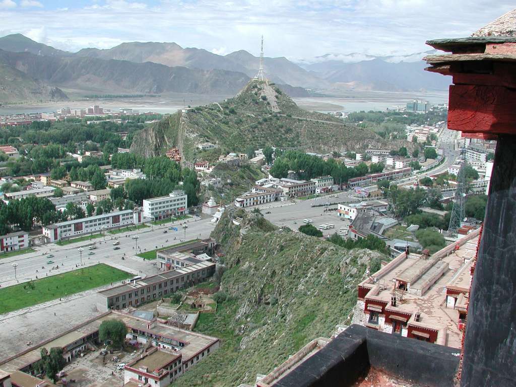 20_view_from_potala_roof_towards_southwest_lhasa