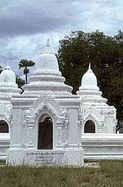 kuthodaw-mandalay-kyauksa gu stupa hti