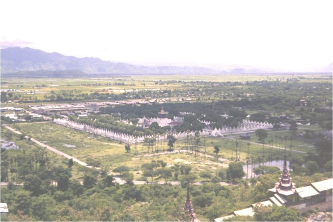 kuthodaw-mandalay-vista-lejana-templo-budista