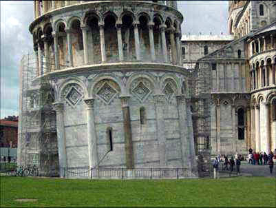 torre-pisa-leaning-tower-base