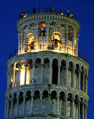 torre-pisa-leaning-tower-noche