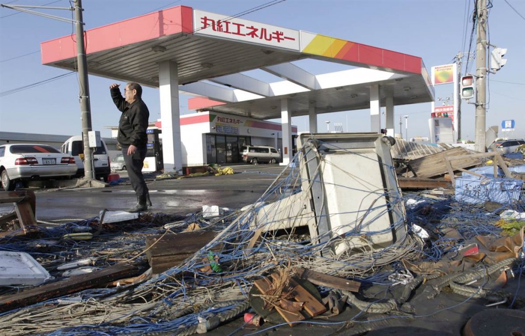 terremoto tsunami japon 2011 marzo 12 oarai gasolinera