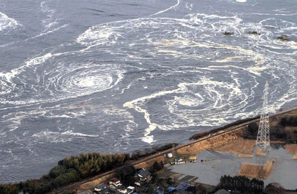 terremoto tsunami japon 2011 marzo 12 remolinos mar