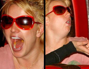 britney spears riendo boca