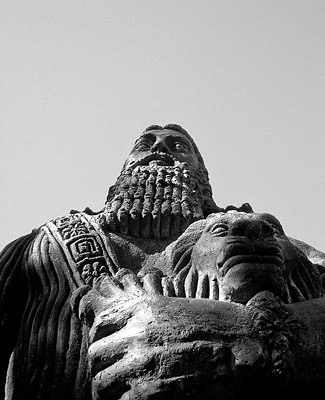 Gilgamesh estatua